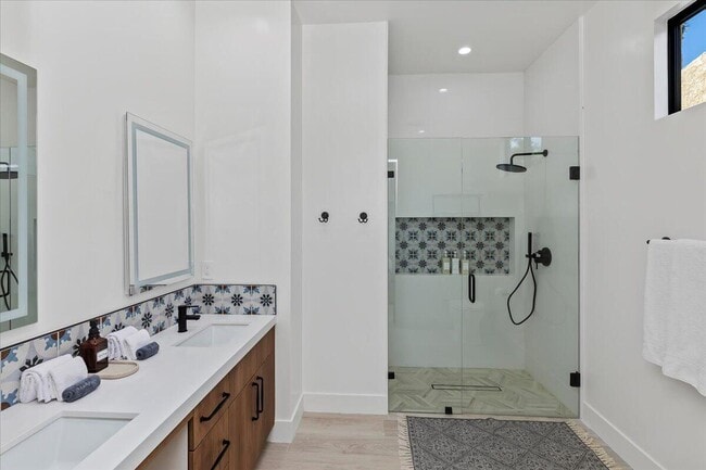 Building Photo - 51120 Avenida Navarro