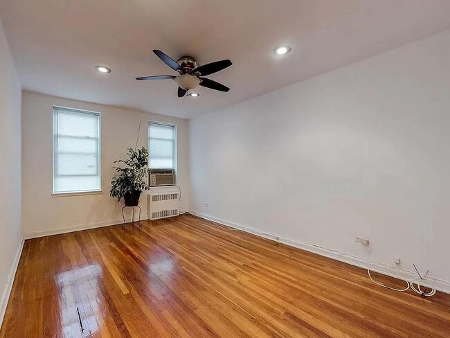 Building Photo - 2104 Holland Ave