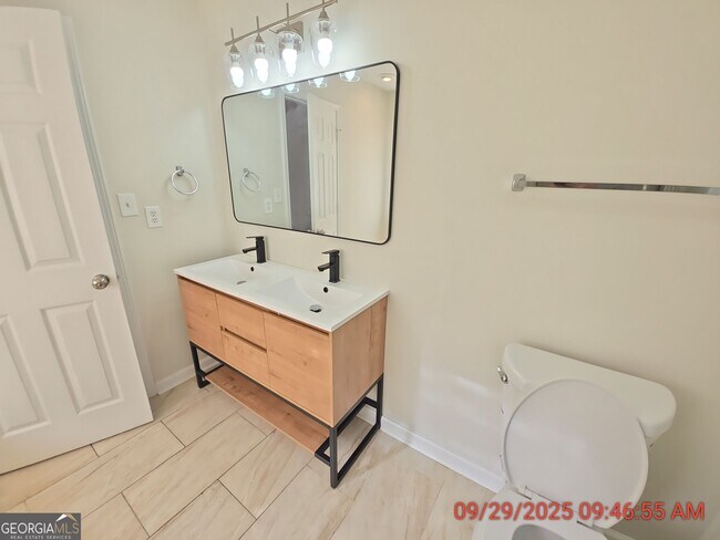 Building Photo - 7102 Sir Galahad Way