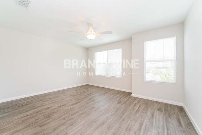 Building Photo - 540 Narnia Ct