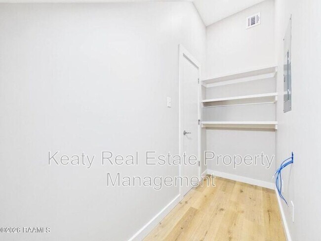 Building Photo - 1120S Washington Street - Unit 201