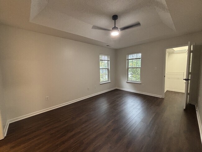 Building Photo - Newly Renovated 3 BR 2.5 Bath home in Oak ...