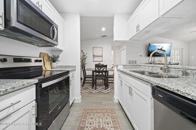 Building Photo - 7667 N Wickham Rd