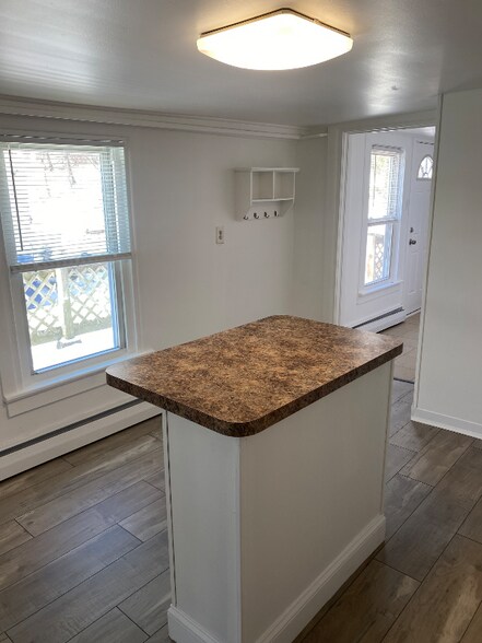 Building Photo - 111 Bridge St