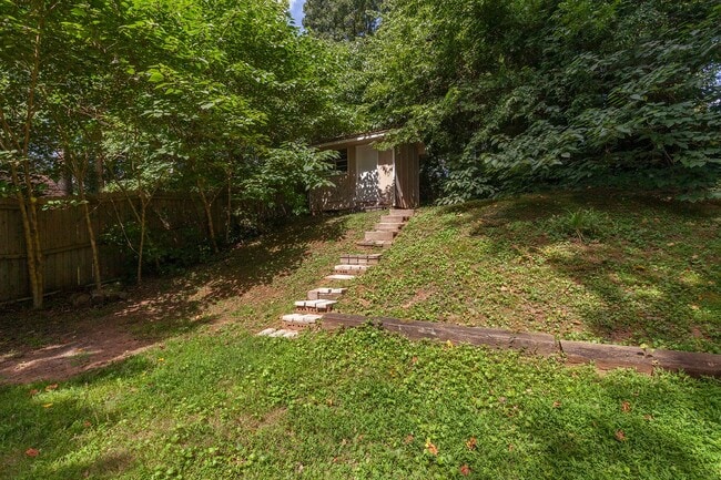 Building Photo - Spacious 3 beds & 3 Full Baths in Woodland...