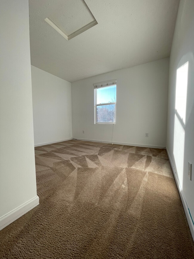 Building Photo - 1420 Bellow Falls Pl