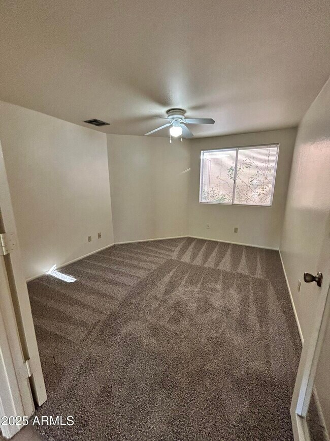 Building Photo - 2120 N Yucca Ct