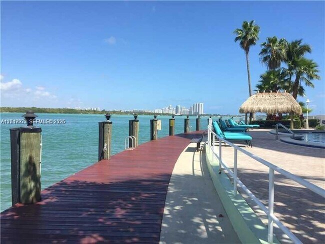 Building Photo - 10350 W Bay Harbor Dr