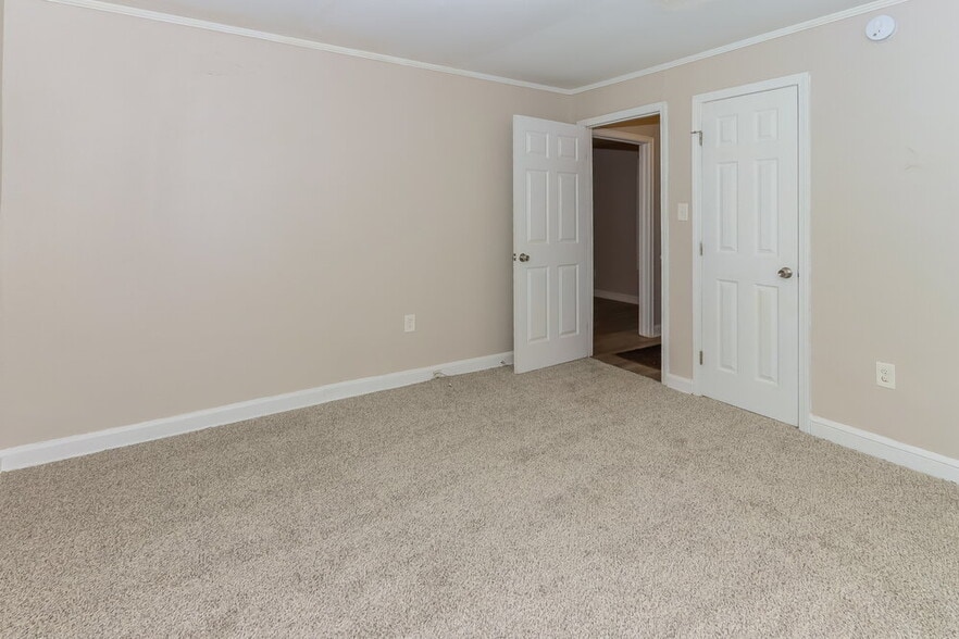 Building Photo - 1308 Greenbriar Dr