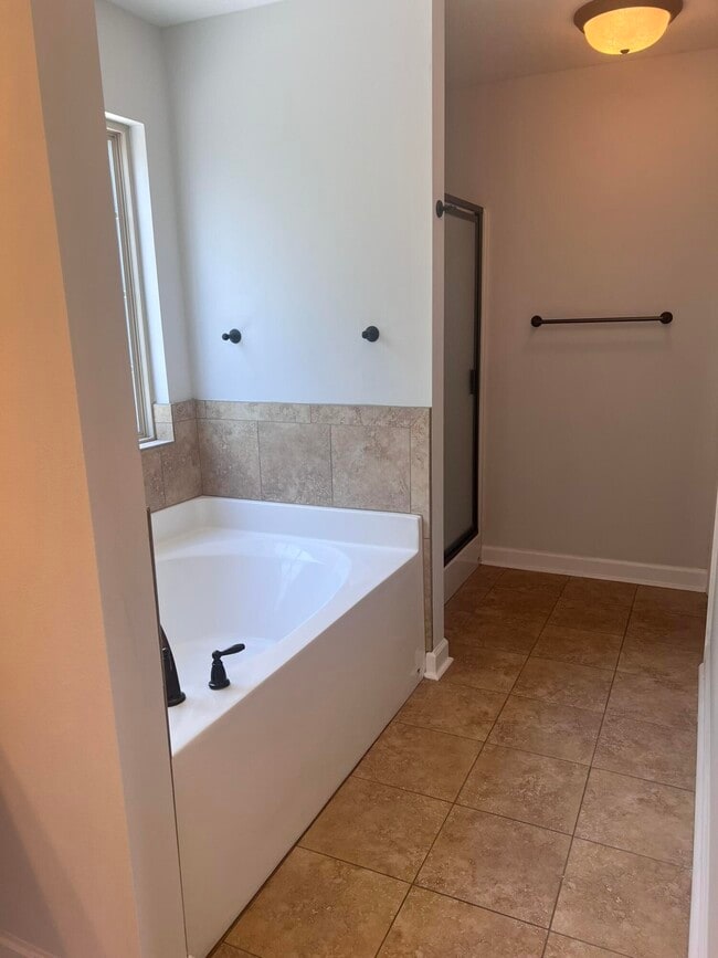 Building Photo - 411 Serene Ct