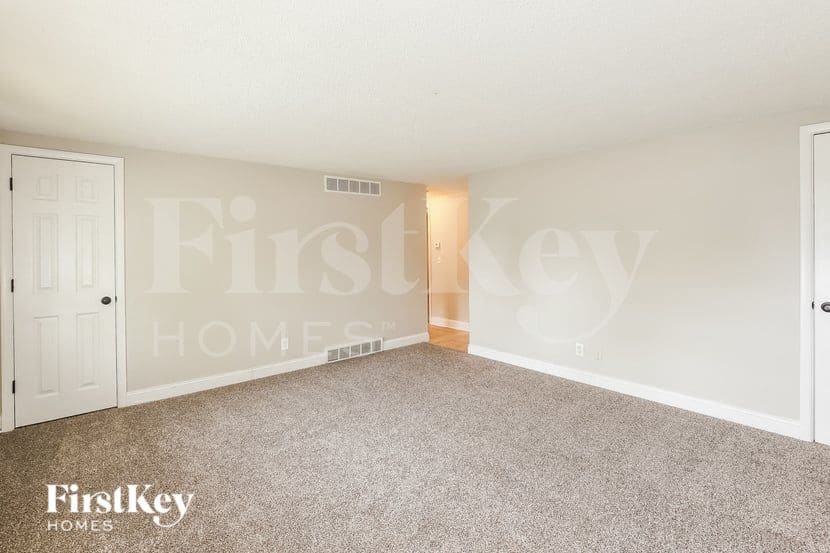 Building Photo - 5044 N Bellaire Ave