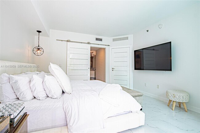 Building Photo - 500 Brickell Ave