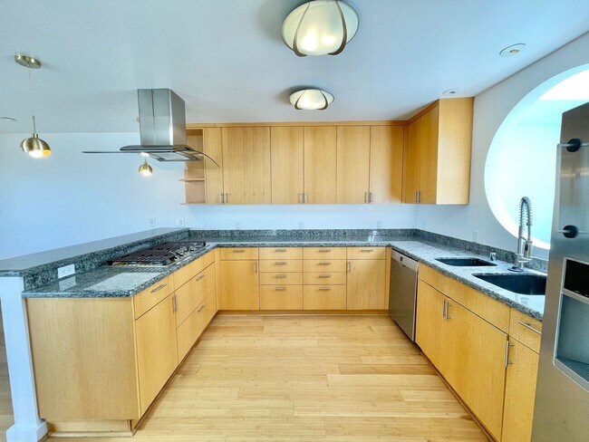 Building Photo - Contemporary, Stunning 3BR/2.5BA Noe Valley Home w/Tranquil Garden! PROGRESSIVE