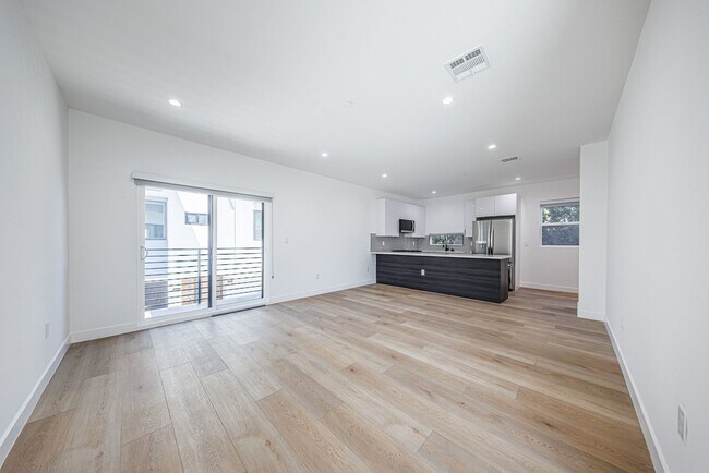 Building Photo - 11311 Collins St