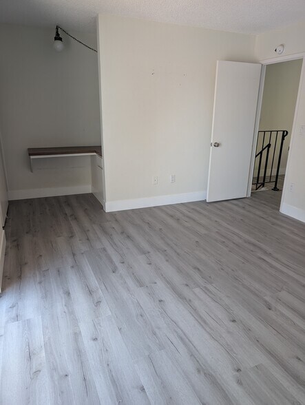 Building Photo - 5166 Dunbar Dr