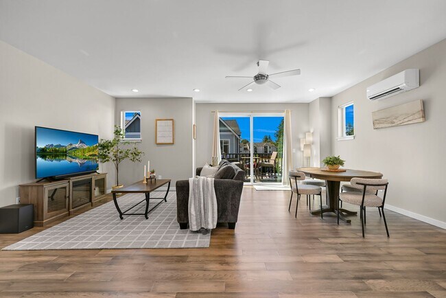 Building Photo - Modern 4-Bed Home in Sunstone Place