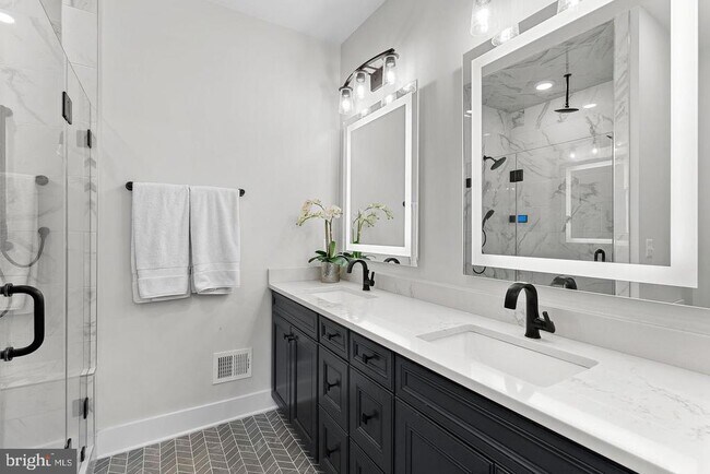 Building Photo - 4422 Fair Lakes Ct