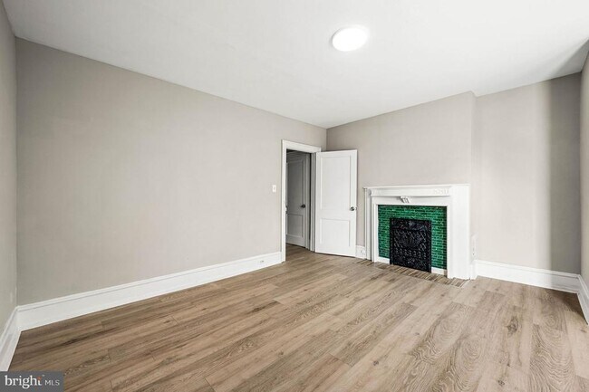 Building Photo - 5011 Larchwood Ave