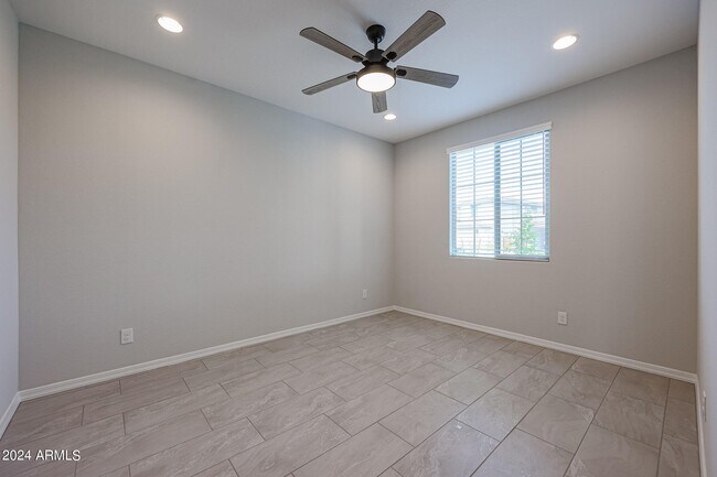 Building Photo - 2031 W Bramble Berry Ln