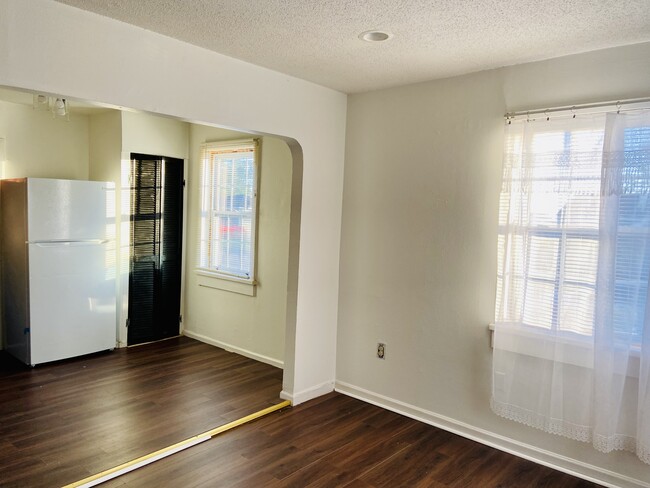 Dining area/ kitchen - 2313 Stafford St