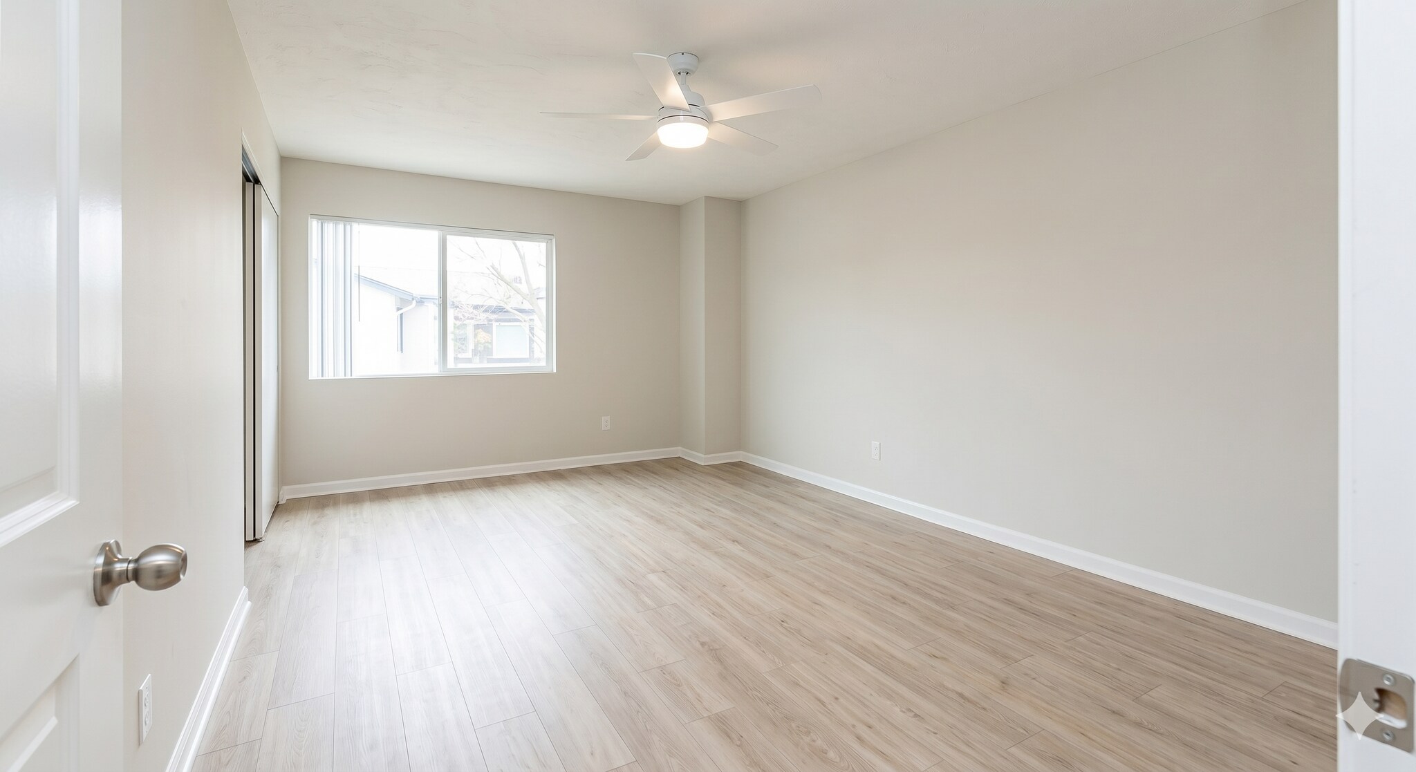 Building Photo - 4165 Tiberon Dr