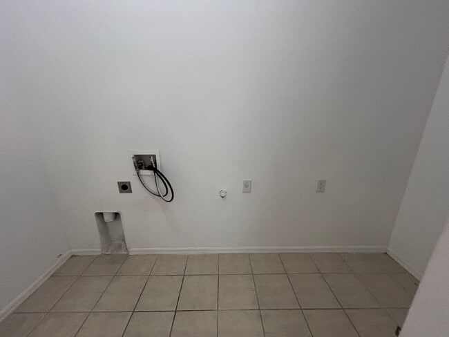 Building Photo - 15111 Hawks Shadow Dr