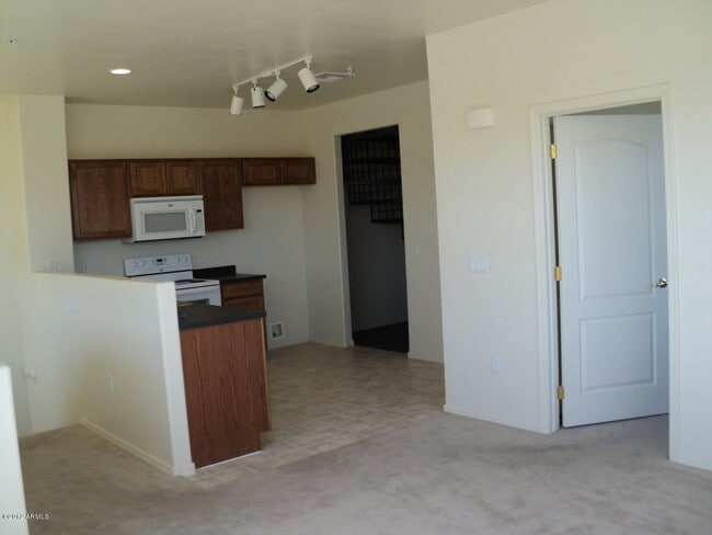 Building Photo - 2273 E Huntington Dr