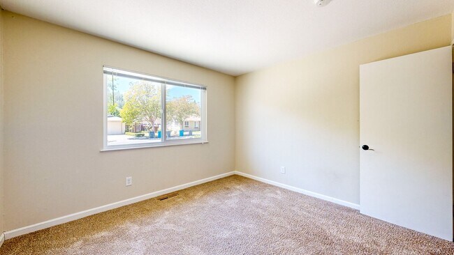 Building Photo - Rincon Valley Single Level, Landscaper Included!