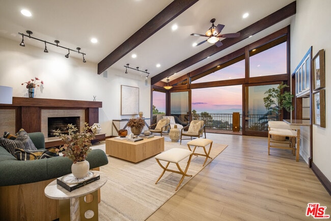 Building Photo - 620 Resolano Dr