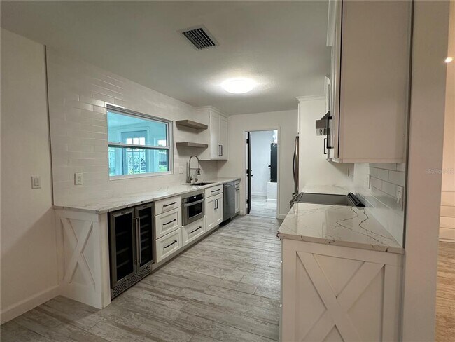 Building Photo - 4300 Avanti Cir