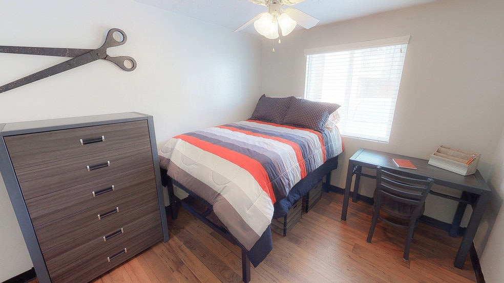 Building Photo - Capri Apartments at Eugene