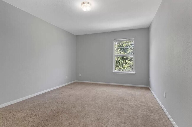 Building Photo - 5720 Wharton Dr