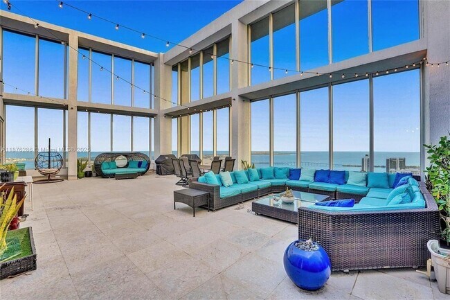 Building Photo - 485 Brickell Ave