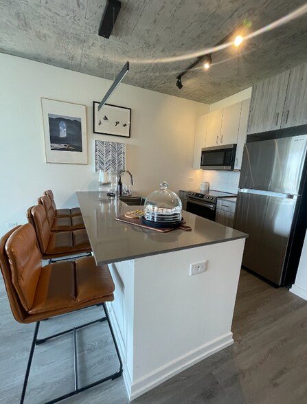 Building Photo - 7890 N Kingsbury St