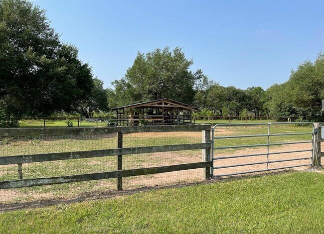 Building Photo - 28311 Piney Corners Ln