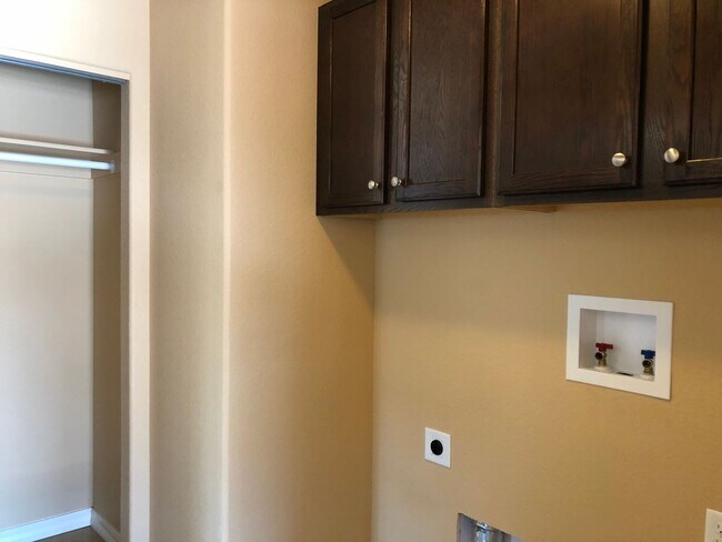 Building Photo - Ranch-Style 3BD Duplex featuring One-Level Living in Falcon! - Security Deposit Waiver Available