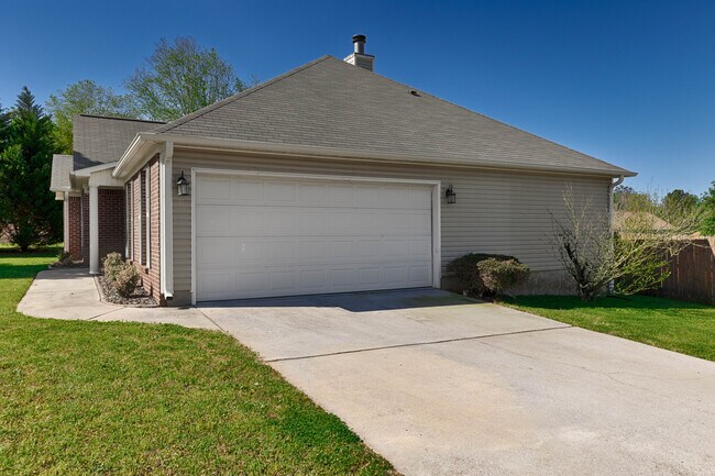 Building Photo - 5981 Vinemont Dr NW