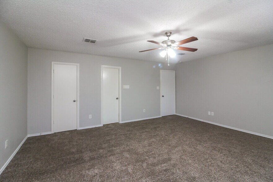 Building Photo - 3153 Pine Valley Dr