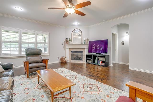 Building Photo - 13704 Southern Oaks Dr