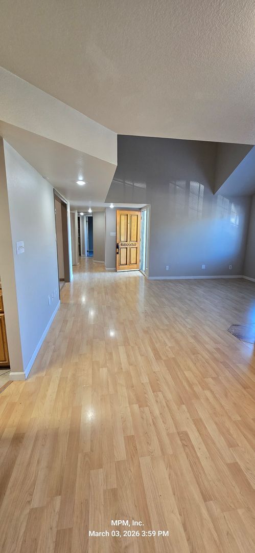 Building Photo - 3 bedroon 2 bath home