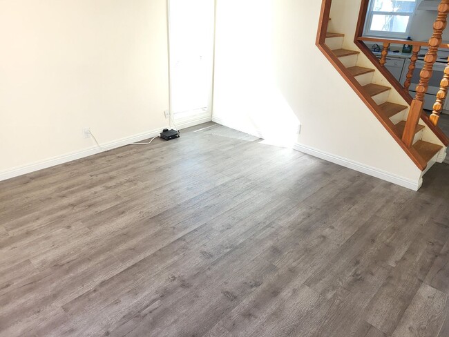 Building Photo - Lovely Cypress townhouse available, garage...