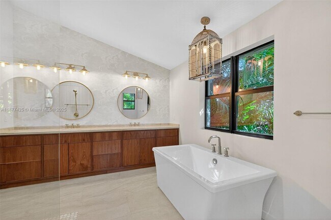 Building Photo - 2330 Overbrook St