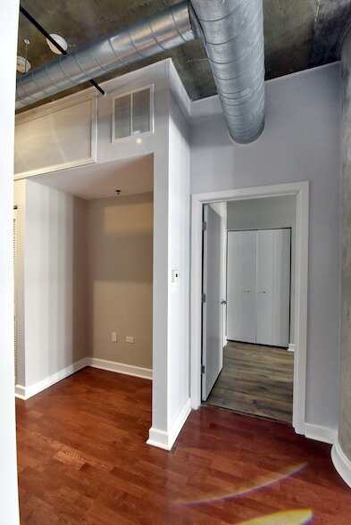 Building Photo - 1305 S Michigan Ave