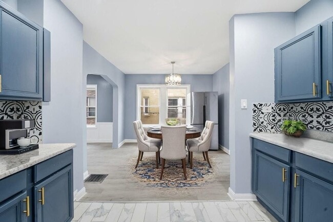 Building Photo - 8824 S Wabash Ave