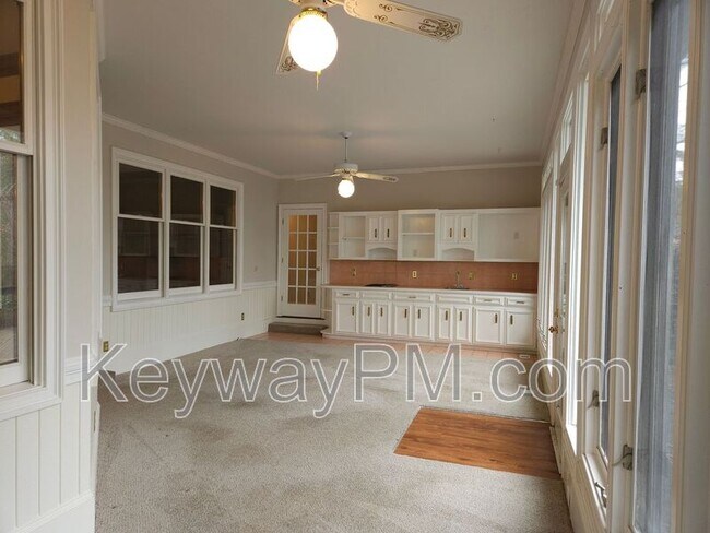 Building Photo - 954 Windmill Ln