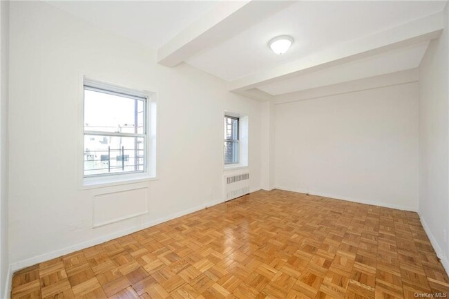 Building Photo - 525 Bronxville Rd