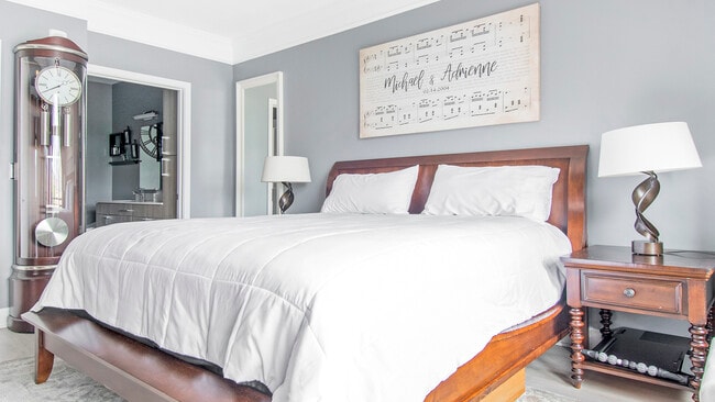 Building Photo - 145 Riverhaven Dr