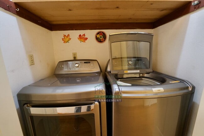 Building Photo - 801 Chamberlain Ct