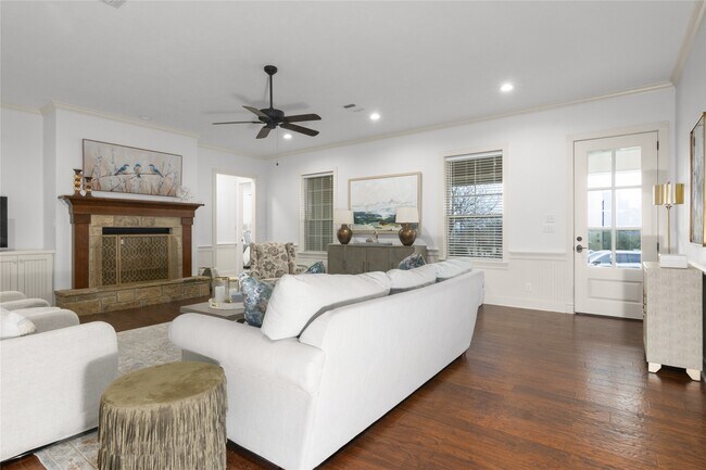 Building Photo - 6130 Homeland Ln