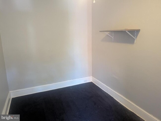 Building Photo - 422 Viola St